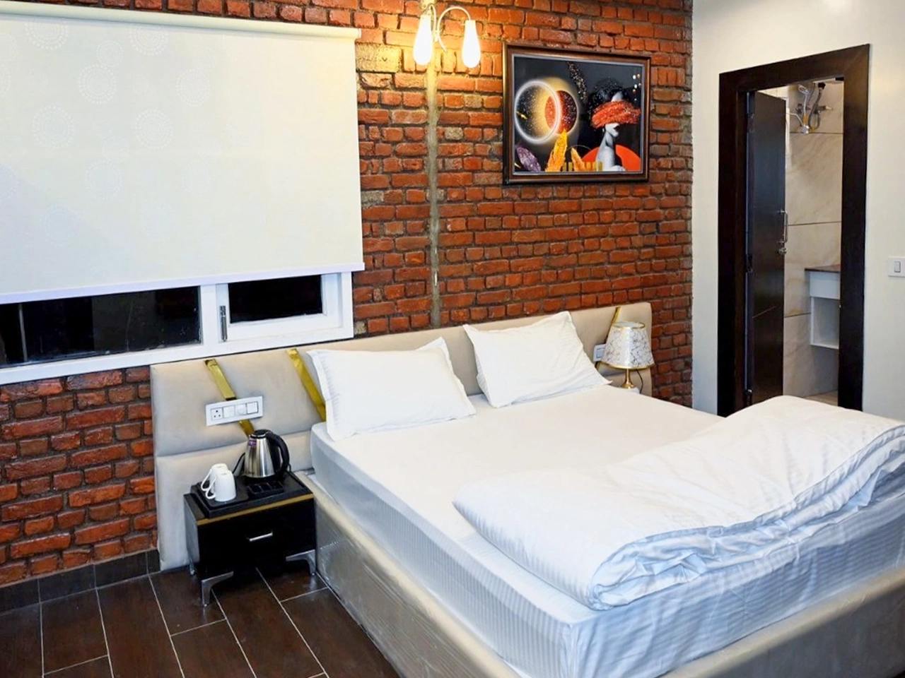 LUXURY ROOM  WITH PARK VIEW Thumbnail