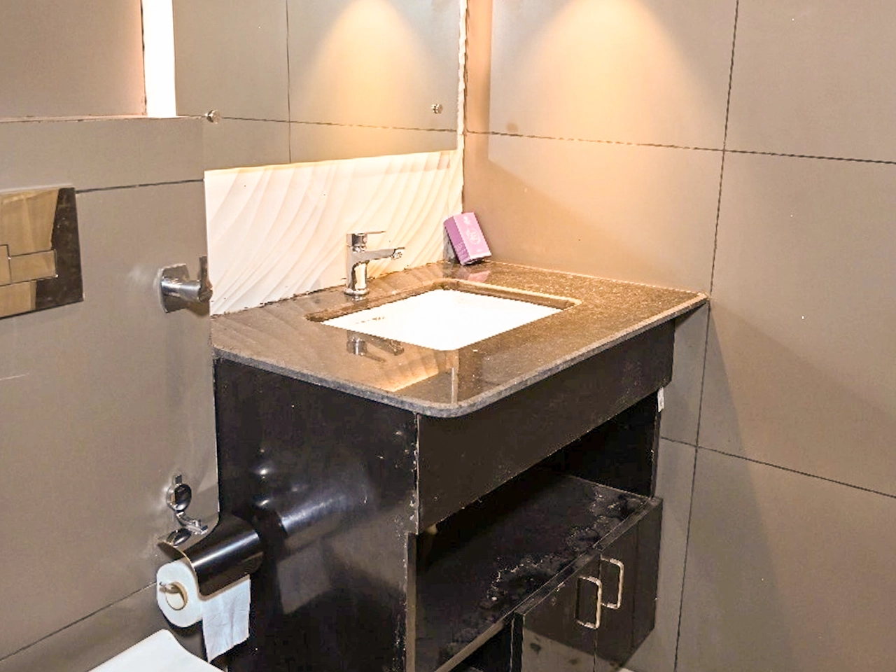 LUXURY ROOM WITH BALCONY Thumbnail